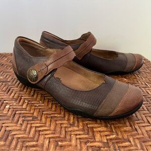 Taos Shoes (Womens 8.5) Bravo Casual Strap Mary Jane Grey Brown Leather Low Top